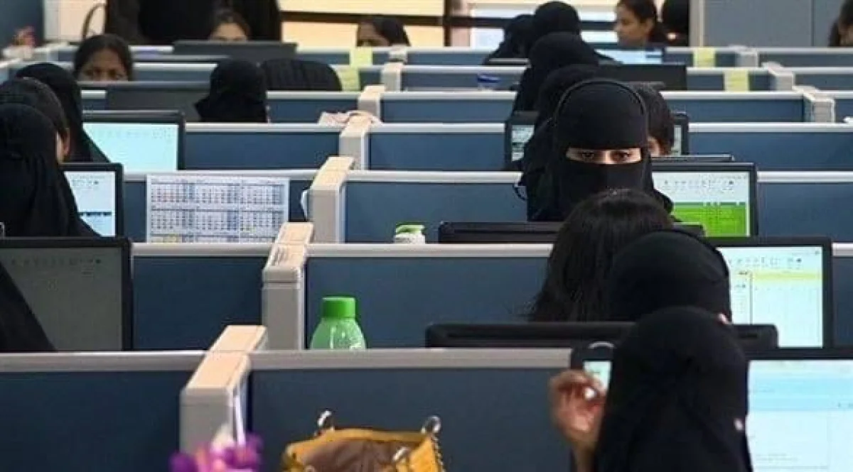 رسمياً: ضوابط جديدة حول لبس الموظفات في القطاع العام والخاص في السعودية داخل وخارج مقر العمل في حالات محددة