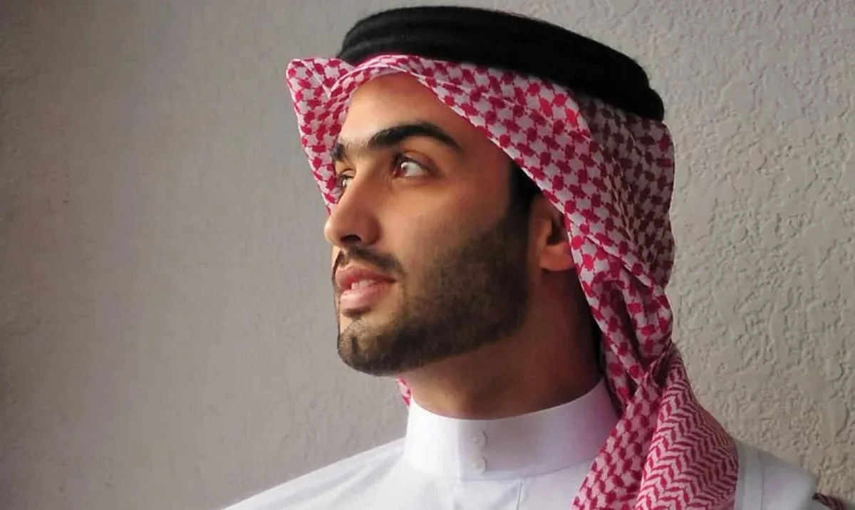 رسمياً: السعودية تقر ضوابط جديدة للبس الموظفين والثوب والشماغ ليسا الخيار الوحيد