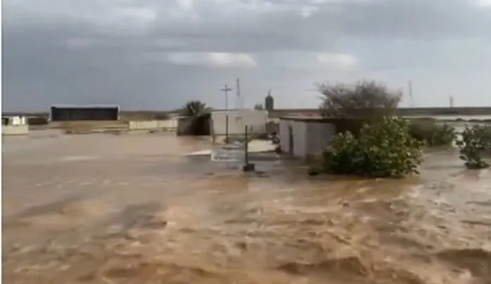 فيديو سيول عارمة في مكة المكرمة وتحذير لسكان هذه المناطق في العاصمة المقدسة 
