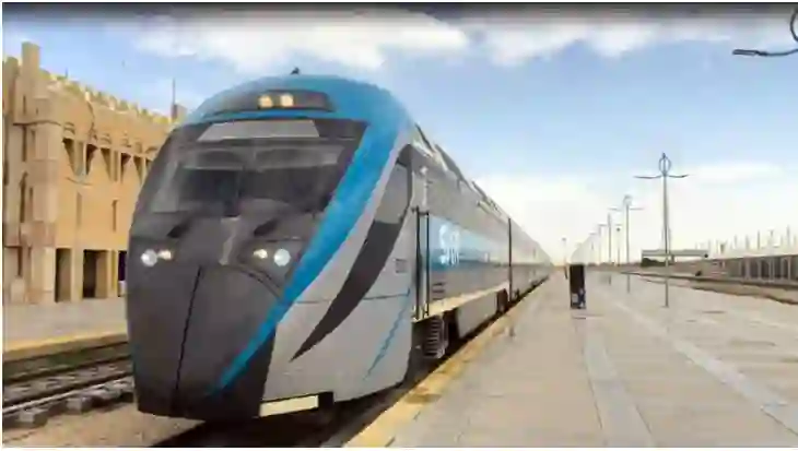الفرق في الخدمات الأسعار بين الدرجة الأولى والعادية في قطار الرياض وطريقة حجز تذاكر قطار الرياض بأقل سعر 
