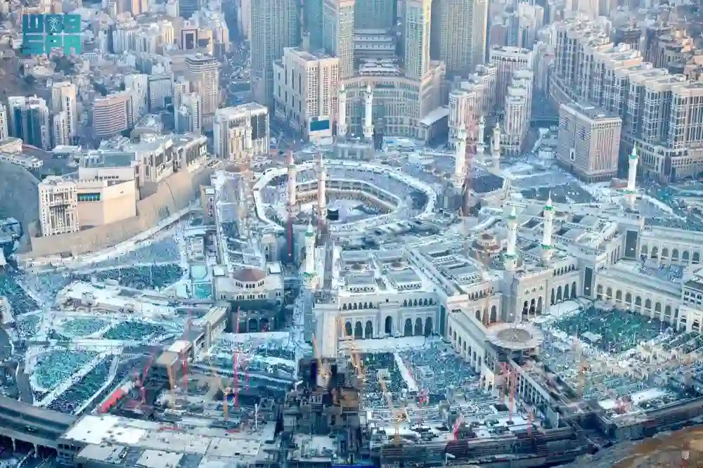 مشاهد مهيبة للمسجد الحرام من طائرة استطلاع أمني على ارتفاع شاهق وهذا أكثر شي ظهر في المشهد 