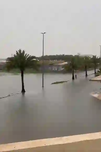 فيديو السيول والأمطار الغزيرة تغير شكل الخبر والدمام 