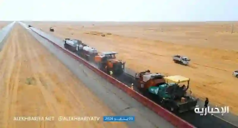 فيديو استخدام طريقة جديدة مذهلة لسفلتة الطرقات في السعودية لأول مرة 