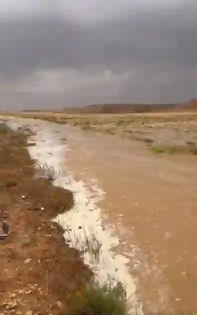 فيديو أمطار قوية وبردية كثيفة جداً تغطي هذه المناطق في العاصمة 