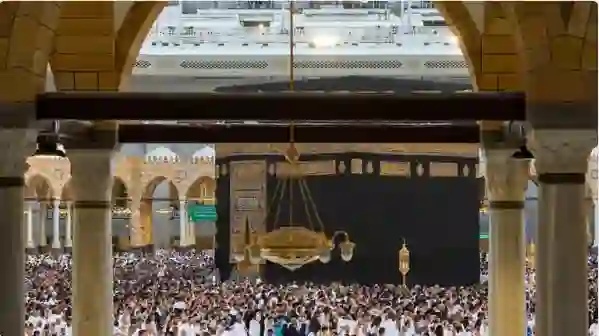 السعودية تعلن عن شروط جديدة لاستخراج تأشيرات العمرة الإلكترونية واستثناء هذه الجنسيات العربية من إصدار تأشيرات العمرة الجديدة حتى إشعار آخر