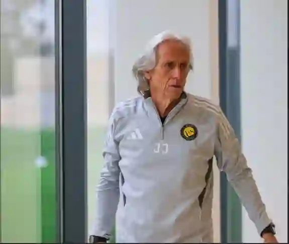 جيسوس يصدم جماهير النصر ويعلن تخليه عن اثنين من نجوم النادي الأول بشكل نهائي وبدون مقابل 