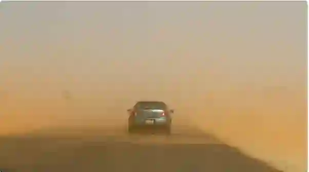 الادارة العامة للمرور توضح الاجراءات والمعدات التي يجب توافرها في كل سيارة للقيادة الآمنة أثناء موجات الغبار في السعودية 