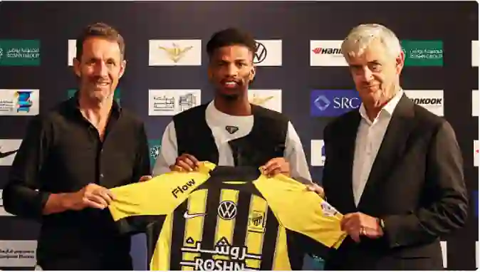 الاتحاد يعلن عن ضربة غير متوقعة تخطف نجم الهلال في صفقة شبه مجانية 