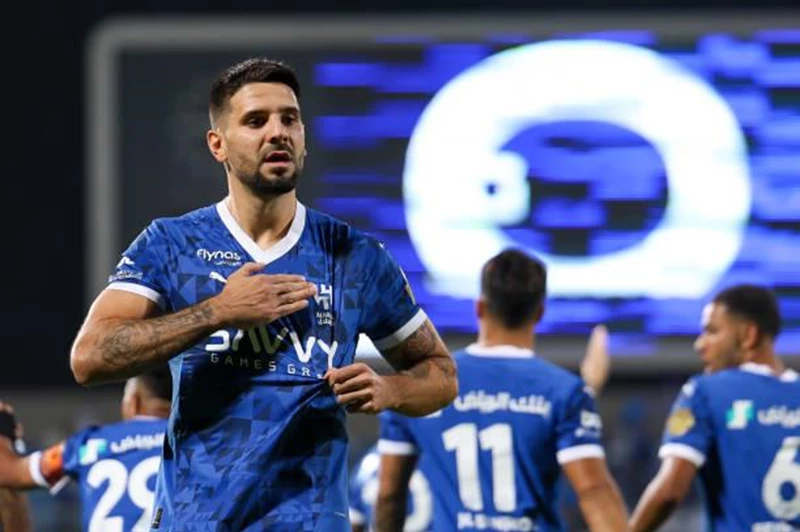 إنزاجي يعلن الحرب على ميتروفيتش ويطالب برحيله عن الهلال وتسريبات تكشف سبب الخلاف 