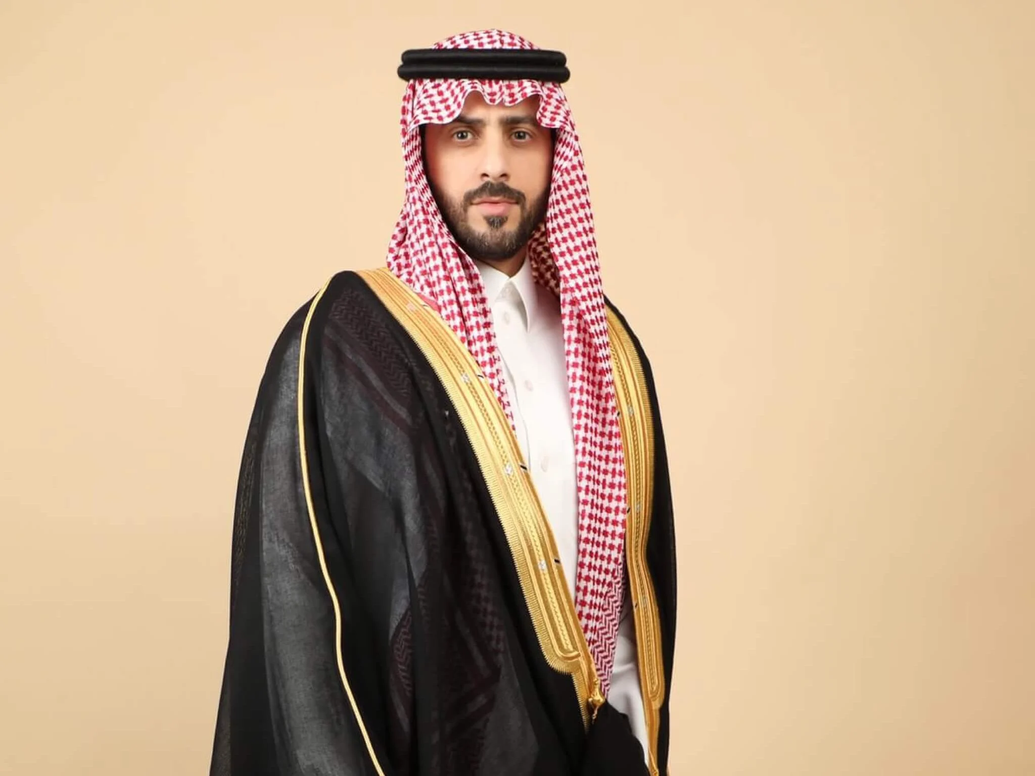 جدول مواعيد لبس كل نوع من أنواع البشوت في السعودية حسب بروتوكول الديوان الملكي 