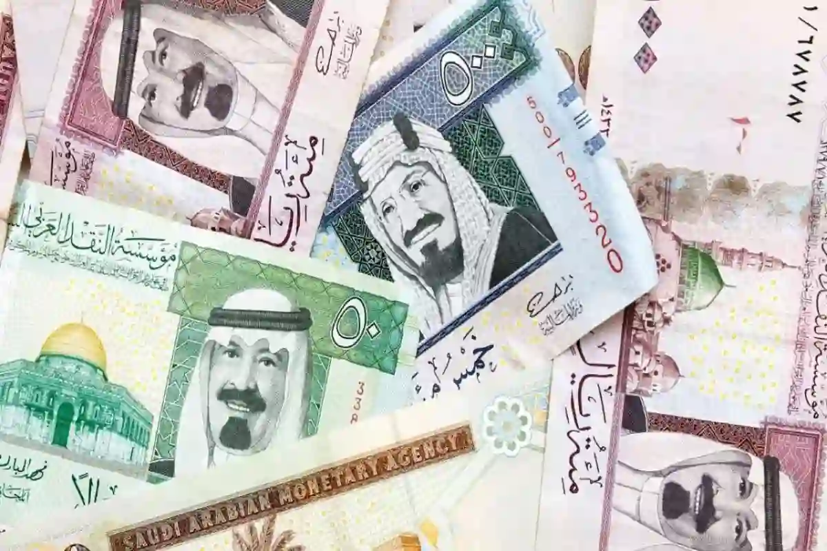 في عام 2023 السيولة النقدية تسجل رقم تاريخي في السعودية بزيادة 200 مليار ريال.. ماذا يعني هذا لك؟ 