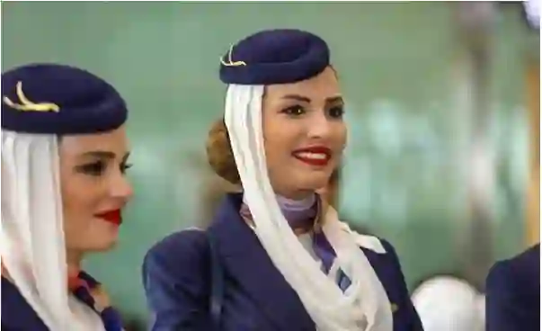 سلم رواتب مضيفات الطيران في الخطوط الجوية السعودية والجنسيات التي يسمح لها بالعمل مضيفات في الخطوط السعودية 