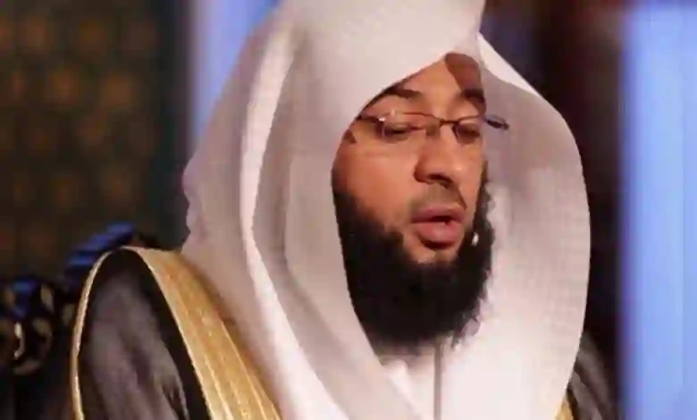 فيديو يشعل السعودية لأول ظهور لإمام المسجد الحرام الشيخ بدر التركي وهو يؤم الناس  في صلاة المغرب 