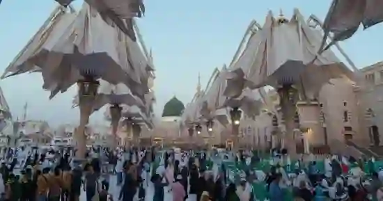 مواعيد صلاة الفجر والمغرب وإمساكية رمضان في المدينة المنورة رمضان 1445 