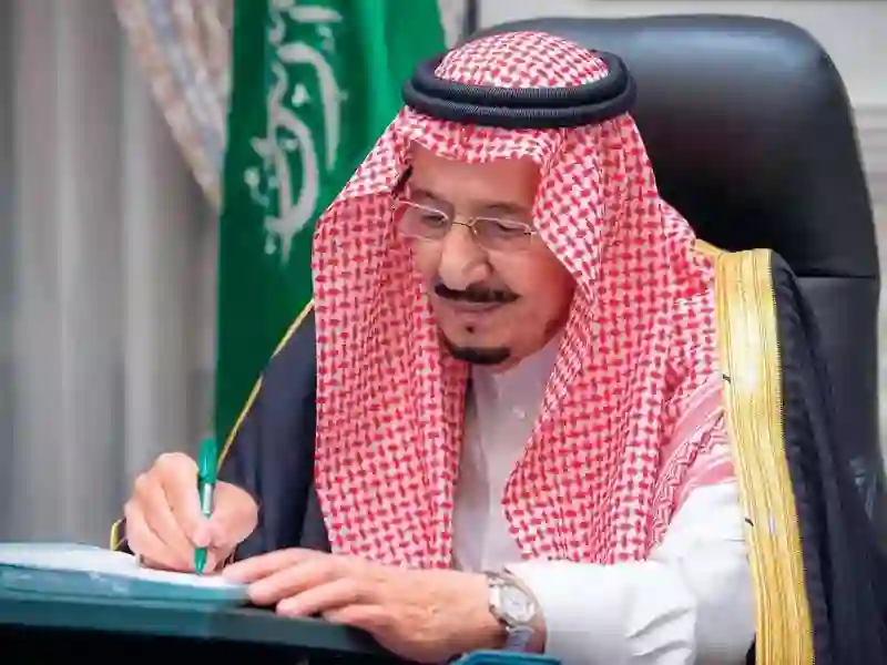 متى تنزل المكرمة الملكية في رمضان 1445؟ الموارد البشرية تكشف تفاصيل المكرمة الملكية وقيمتها والاستعلام عن المشمولين فيها 