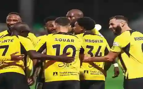 بعد ساعات فقط من تعثر الهلال في الصدارة.. ضربة اتحادية جديدة تعيد الهلال للمربع الأول 