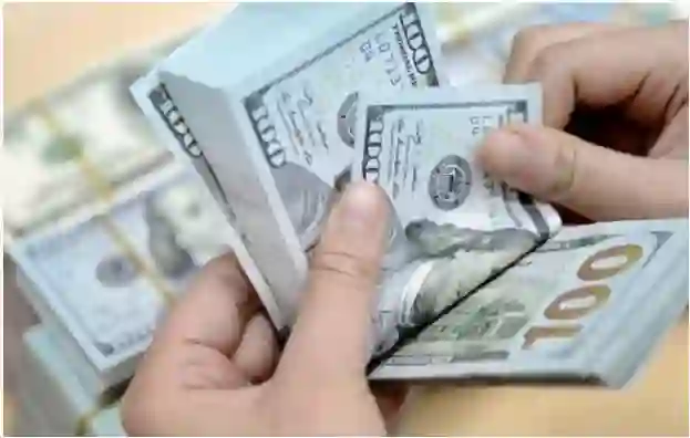 100 دولار كم ليرة سورية تساوي بسعر صرف اليوم بعد الانهيار التاريخي في سعر العملة؟ 