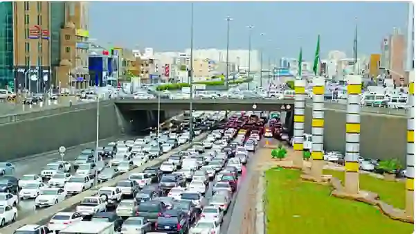 الرياض.. تغيير مسارات طريق الملك فهد ليكون في اتجاه واحد فقط والكشف عن المسارات البديلة للمسار العكسي 
