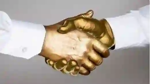 دليل المصافحة الذهبية والامتيازات التي يحصل عليها الموظف الحكومي بعد انضمامه للمبادرة 