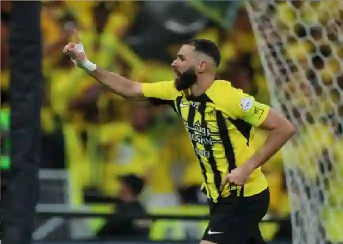 صفقة عاجلة تنقذ الهلال من خطر رحيل أهم نجومه قبل كأس العالم للأندية وصحف أوربية تكشف قيمة الصفقة الفلكية 