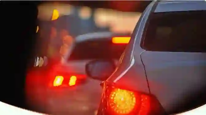 المرور السعودي يكشف عن حالات جديدة يجب فيها توقيف السيارة تماماً بينها حالة غريبة لم تخطر على بالك من قبل 