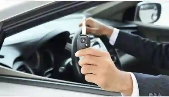 شروط جديدة للسماح لحاملي تأشيرة زيارة بقيادة السيارة في السعودية 