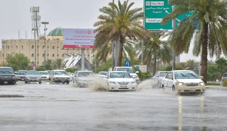 الأرصاد تحذر من أمطار غزيرة وسيول على الرياض والدمام و 7 مناطق أخرى في المملكة وتطلب من الجميع الحذر 