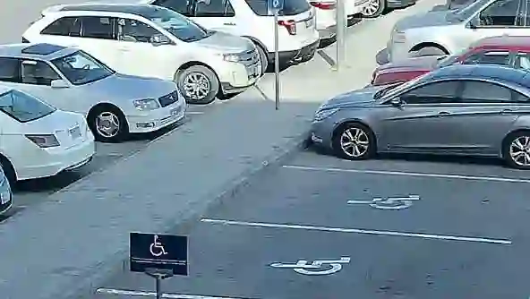 المرور السعودي يعلن انطلاق حملة واسعة لتوقيف وحجز أي سيارة تقف بهذه الطريقة حتى لو امام منزل راعيها 