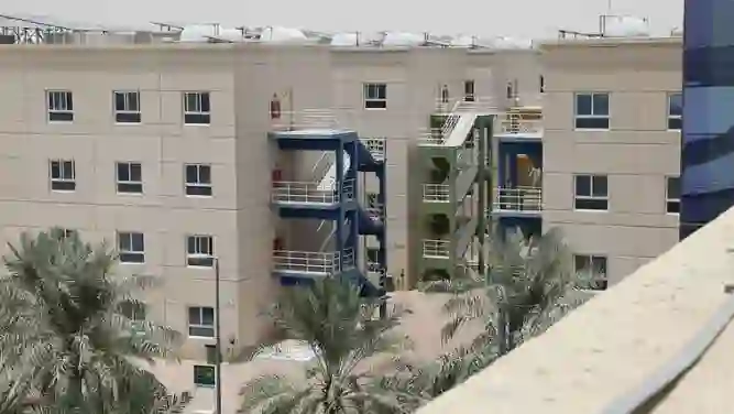 معلومات يجب أن تعرفها قبل أن تفكر في السكن في المساكن الجماعية في السعودية 