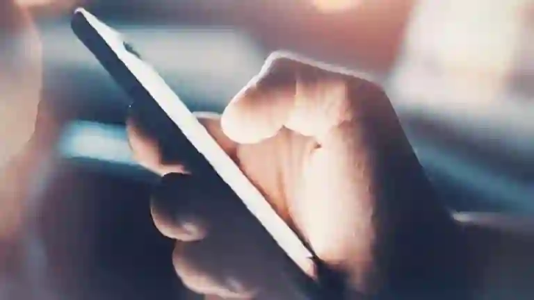 مقارنة بين أسعار باقات المكالمات والانترنت المخصصة للزوار والمعتمرين في السعودية بين زين وموبايلي و STC