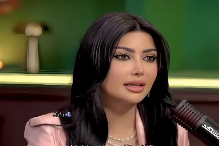 ملكة كابلي ترفع العصا الغليظة في وجه طليقها وتهدده بحركة يد غير متوقعة منها 