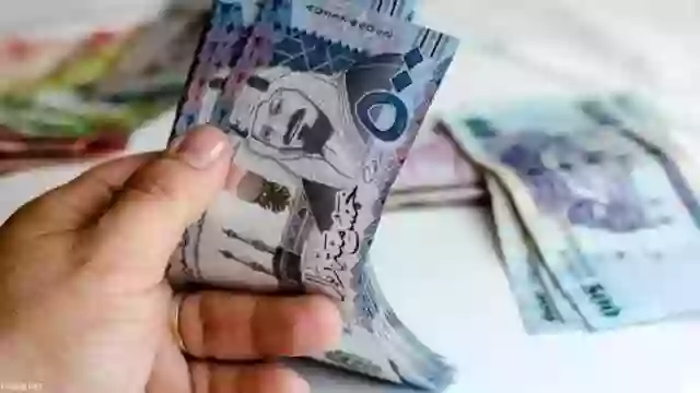 من هم المستحقون لزيادة ألف ريال في رواتب الموظفين حسب الأمر الملكي السامي؟ وهل تنزل من هذا الشهر؟ 