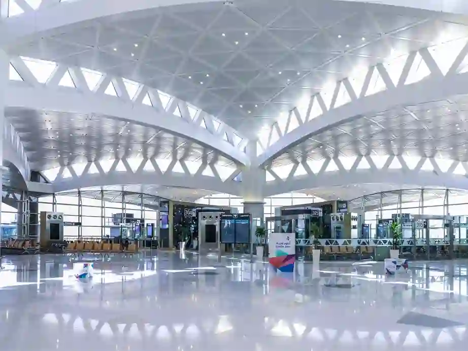 أسعار تذاكر الطيران بين الرياض والقاهرة بعد عيد الاضحى ومقارنة أسعار التذاكر على الخطوط السعودية ومصر للطيران وطيران ناس وطيران أديل بين القاهرة والرياض 