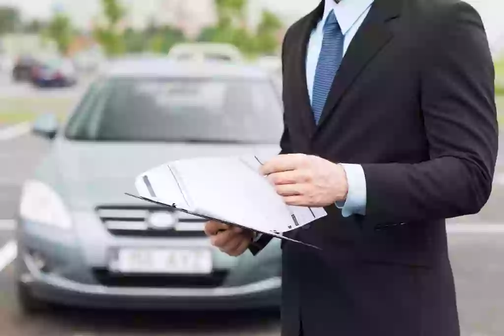 هل يجوز أخذ فلوس التأمين من الشركة بعد الحادث وما أصلح السيارة؟ الشيخ الشتري يجيب بالتفصيل 