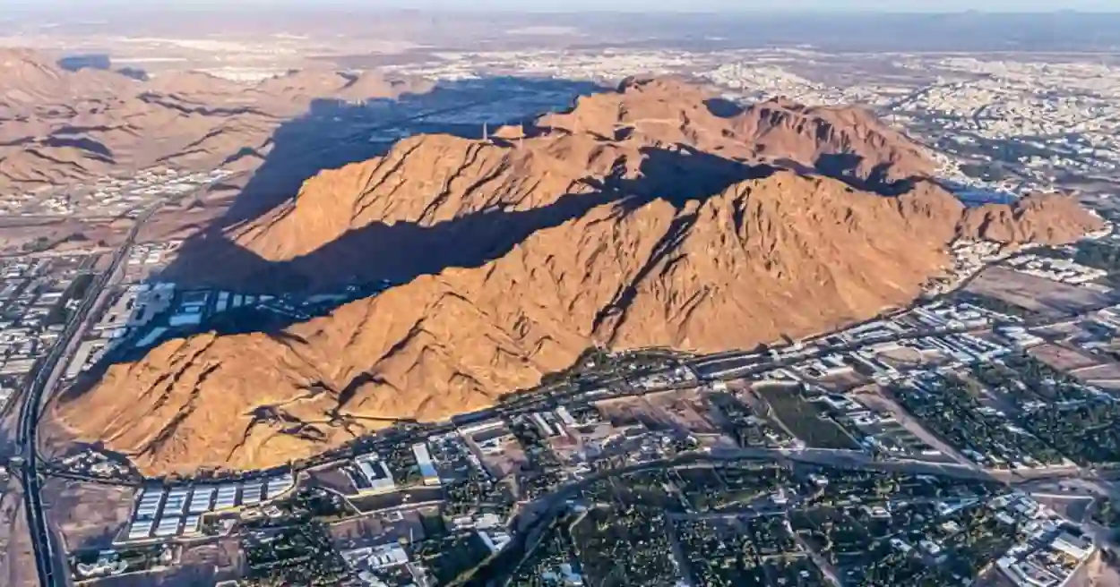 السعودية تكشف أهم ما ورد في خطة إزالة جبل أُحُد 