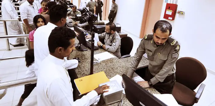 ضربة للمقيمين في السعودية العاملين في هذه المهنة التي كان يسيطر عليها الوافدون وإعلان توطينها بالكامل وترحيل الوافدين العاملين فيها 