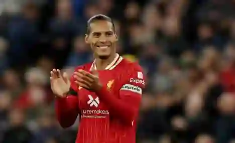 فاندايك يفجر مفاجأة من العيار الثقيل حول انتقاله لدوري روشن السعودي 