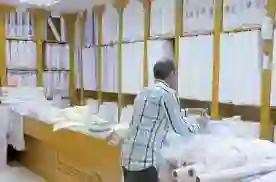 سبب الحملة الأمنية الكبيرة على محلات الخياطة الرجالية في الرياض وهذا ما عثرت عليه قوات الأمن فيها 