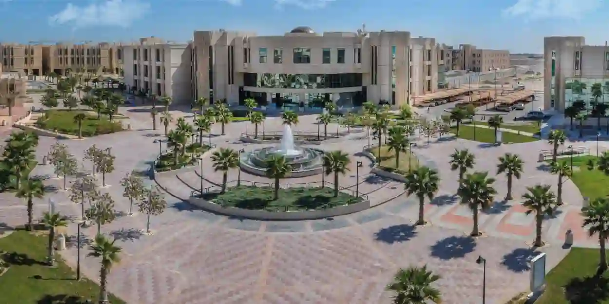 الكليات والتخصصات المتاحة للطلاب السعوديين وغير السعوديين في جامعة الدمام 1445؟ 