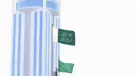 عاجل: أمانة الطائف تفاجئ الجميع برفع هذا العلم بشكل رسمي لأول مرة في تاريخها 