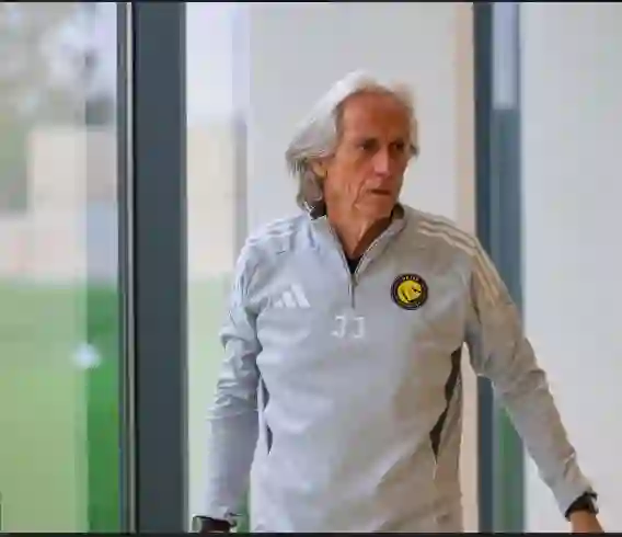 حصري.. جيسوس يتسبب في انقسام حاد داخل إدارة النصر بسبب قراره حول حارس المرمى الجديد 