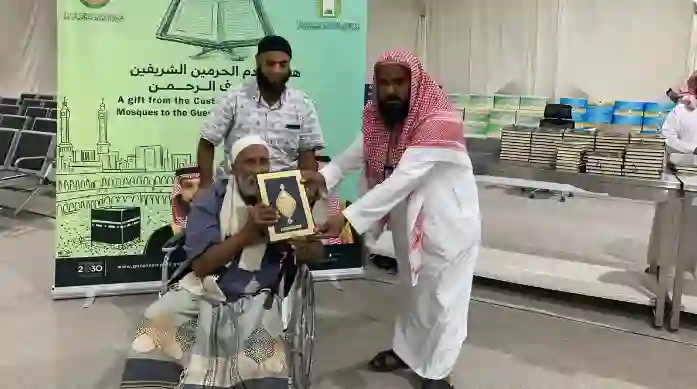 هذا ما فعله الحجاج اليمنيون بعد مغادرتهم منفذ الوديعة في طريق عودتهم من رحلة الحج 