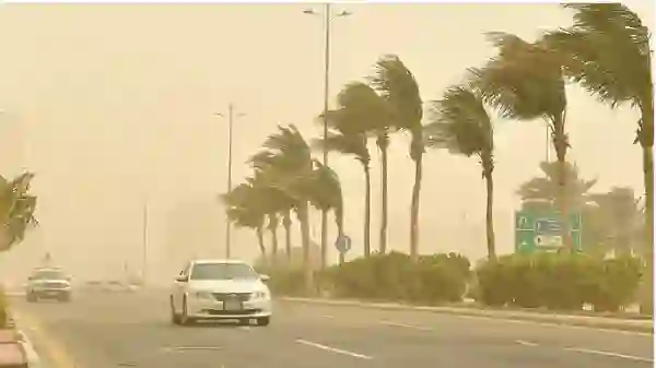 من صباح اليوم.. موجات حارة وغبار يحجب الرؤية على هذه المناطق في السعودية وتحذير عاجل لسكان الرياض 