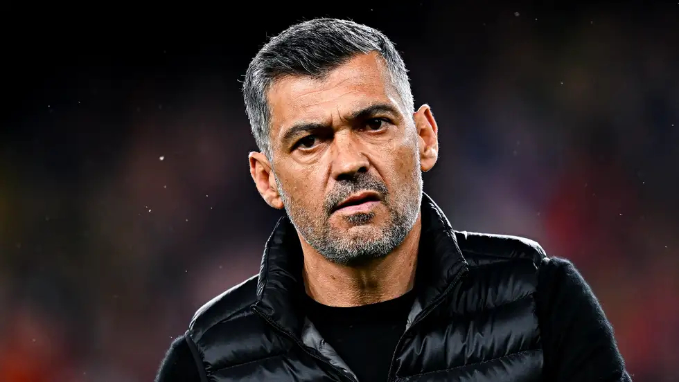 صداع بنزيما ينتقل من لوران بلان لمدرب الاتحاد الجديد والكشف عن سبب الأزمة 