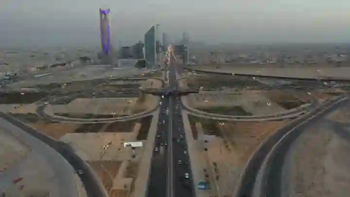 طريق الملك سلمان في الرياض حقائق ومعلومات عن الطريق الذي غير وجه العاصمة السعودية 