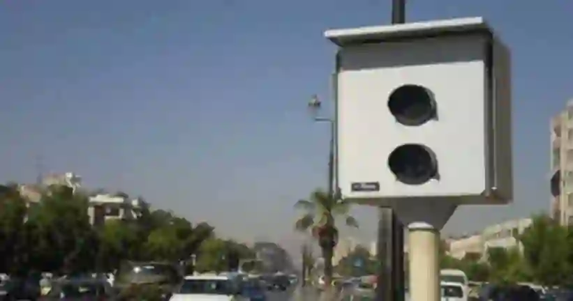 من اليوم مخالفة 3 آلاف ريال ترصدها كاميرات ساهر والمرور السري على هذه المخالفة في طرقات الرياض 
