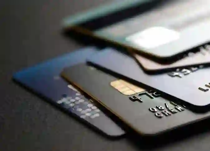مميزات البطاقة الكلاسيكية من إمكان وطريقة وشروط إصدارها وهل عليها رسوم في السحب النقدي؟ 