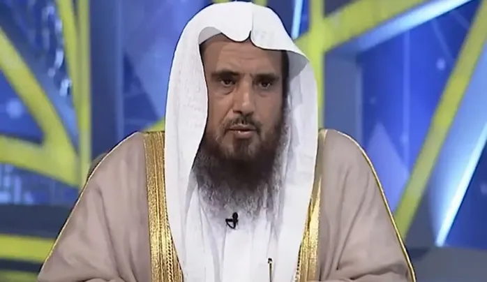 هل يقصد السديس؟ فيديو الشيخ الخثلان يكشف عن حكم رفع الصوت بالبكاء في دعاء القنوت 