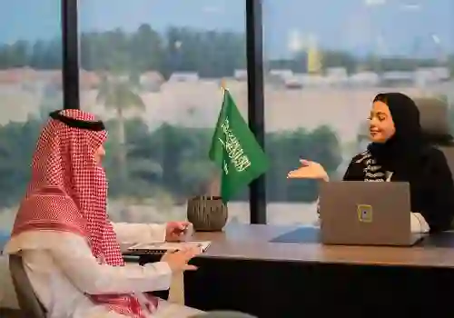 السعودية تبدء إصدار تأشيرة عمل جديدة تسمح لحامليها بالعمل في جميع المهن حتى الخاضعة لقرارات التوطين وبدون كفيل 
