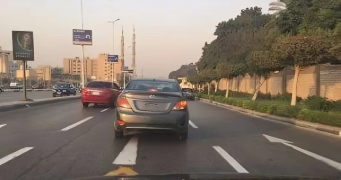 الداخلية المصرية تكشف تفاصيل جديدة عن الفتاة السعودية التي رمت نفسها من سيارة أوبر في القاهرة وهذا ما كان يحاول السائق فعله 